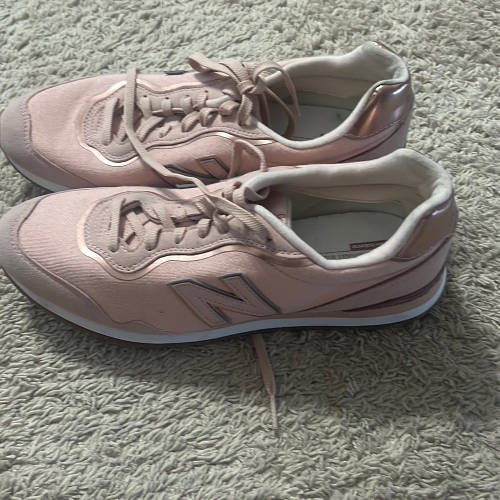 9.5 new balance sneakers light pink